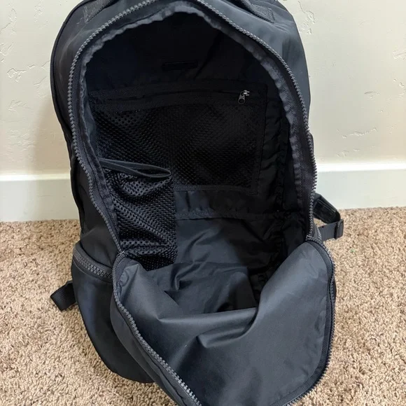 Lululemon City Adventurer Backpack 17L Black - Picture 11 of 16